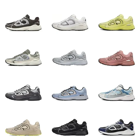 Scarpe sportive di diversi colori